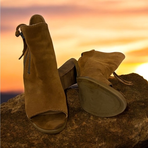 Dolce Vita Open Toe Suede Size Zip Bootie With Block Heel. - Picture 5 of 5